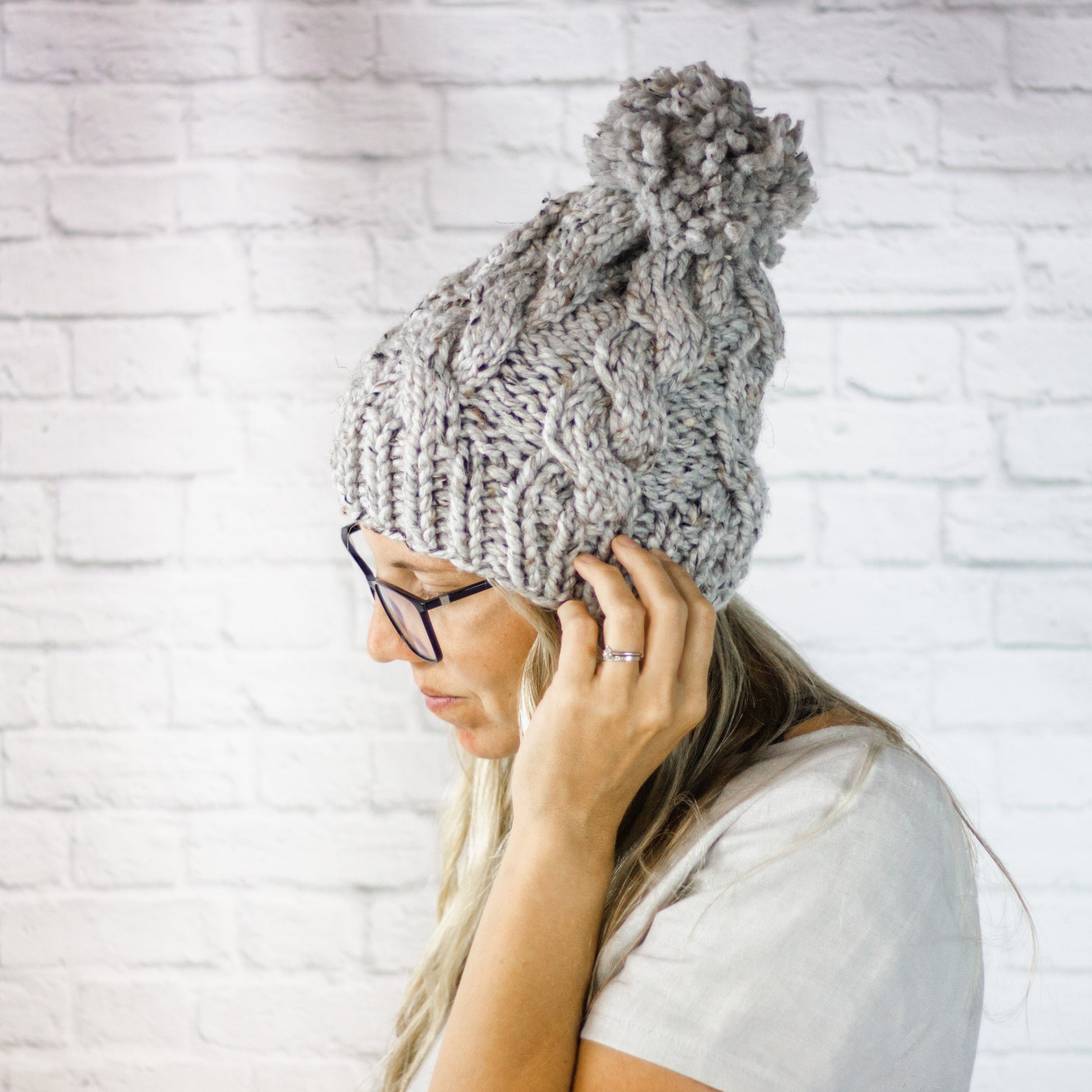 Chunky Cable Knit Pom Pom Winter Beanie Hat for Women in Grey