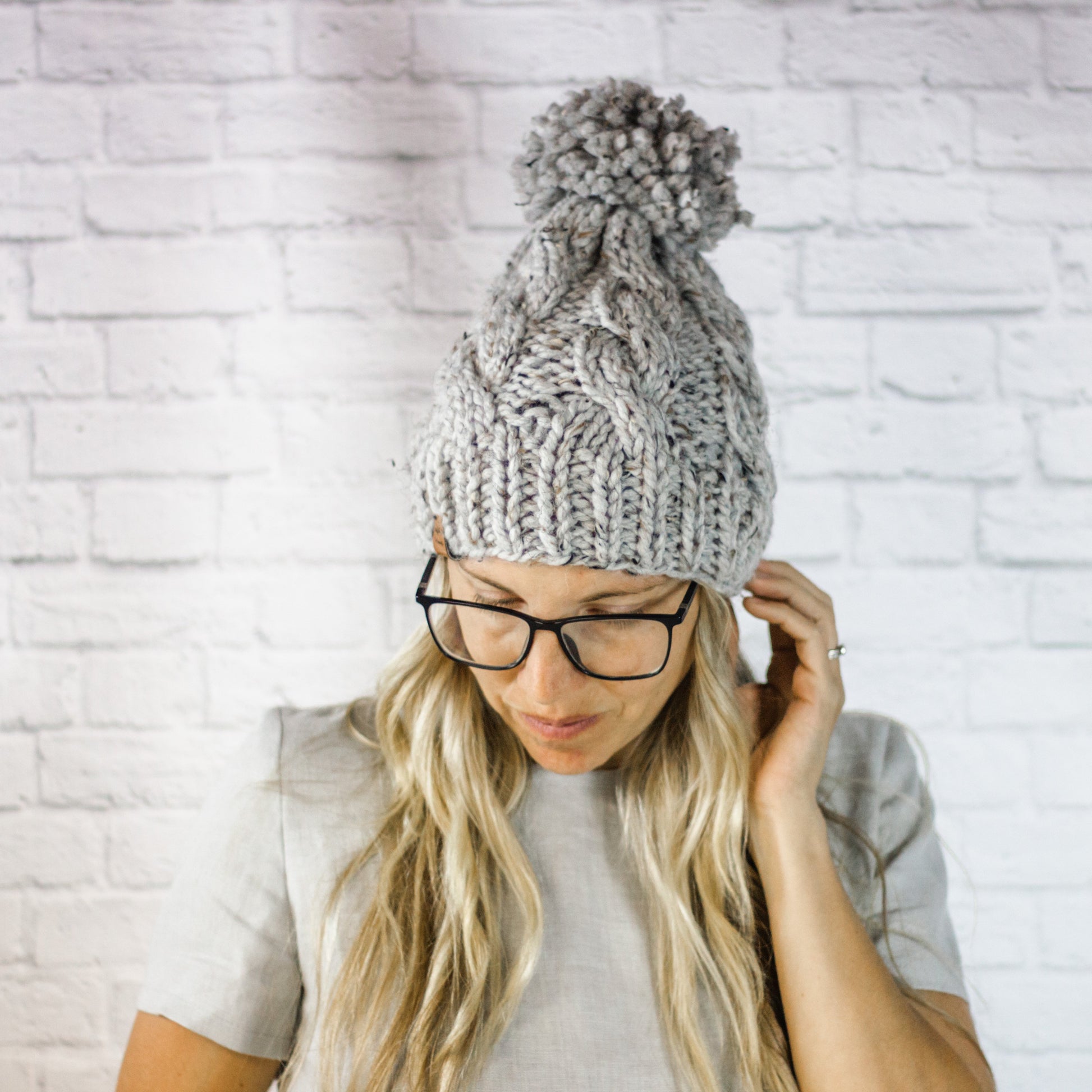 Chunky Cable Knit Pom Pom Winter Beanie Hat for Women in Grey